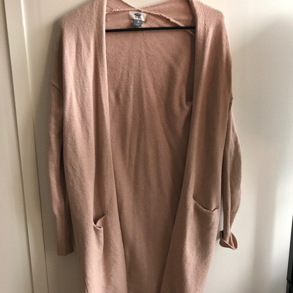 Long pink sweater perfect for spring!